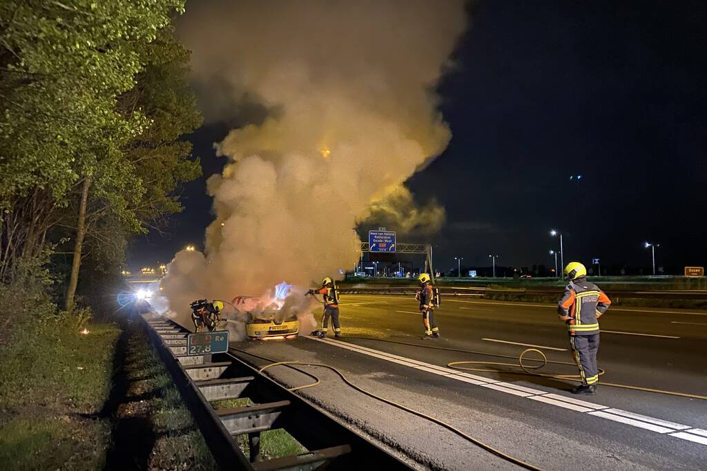 Auto volledig uitgebrand