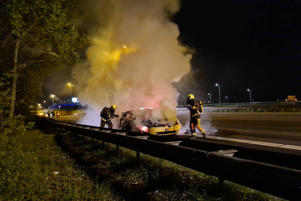 Auto volledig uitgebrand