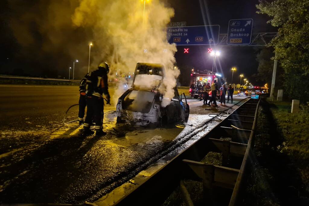 Auto volledig uitgebrand