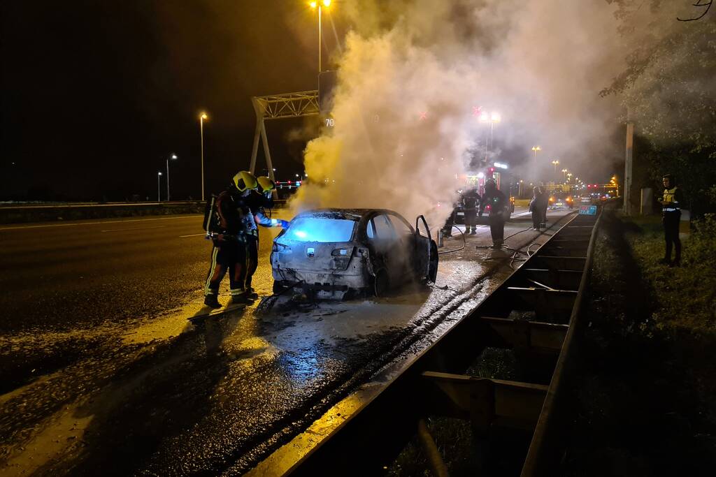 Auto volledig uitgebrand