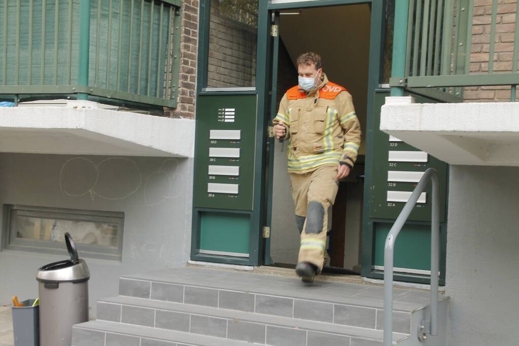 Onderzoek naar vreemde lucht in portiekflat