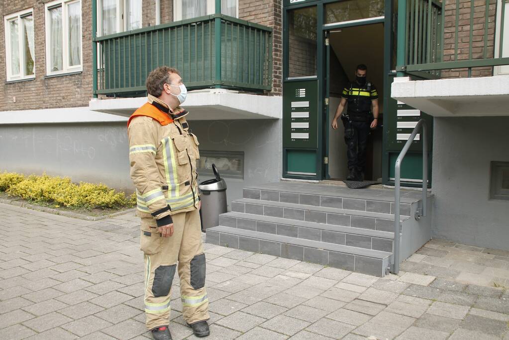 Onderzoek naar vreemde lucht in portiekflat