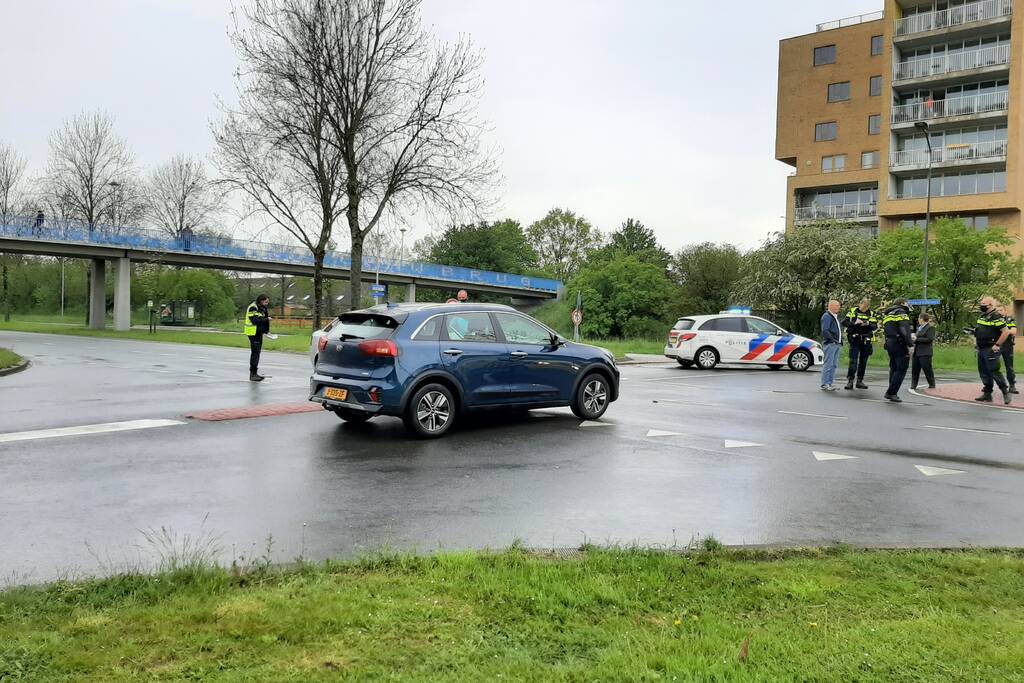 Ongeval tussen drie auto's op kruising