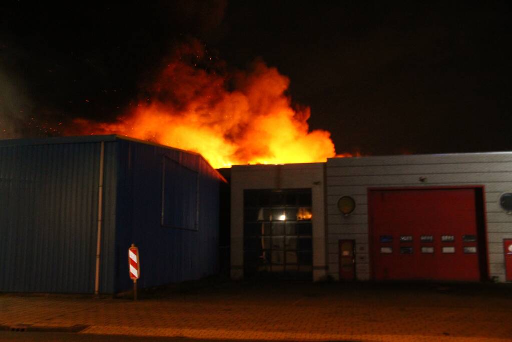 Uitslaande brand in industriepand