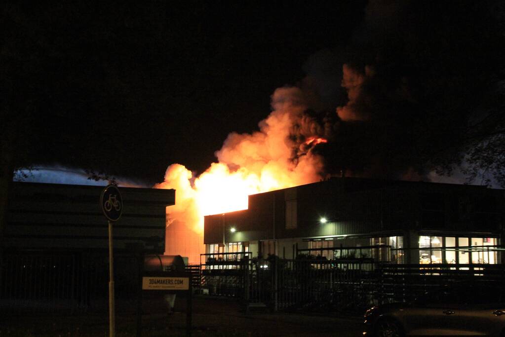 Uitslaande brand in industriepand