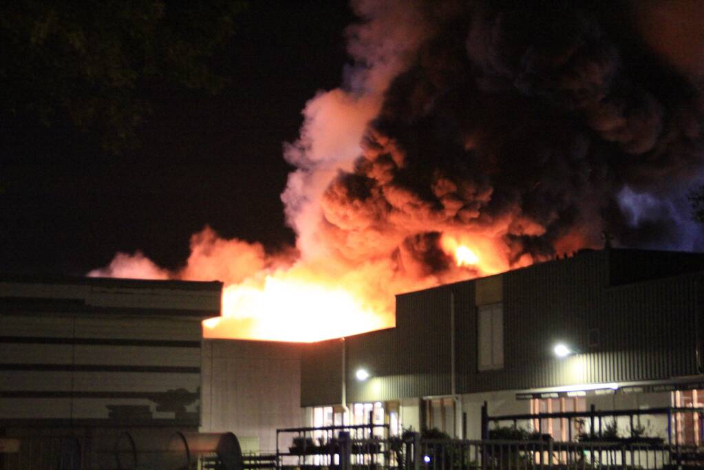 Uitslaande brand in industriepand