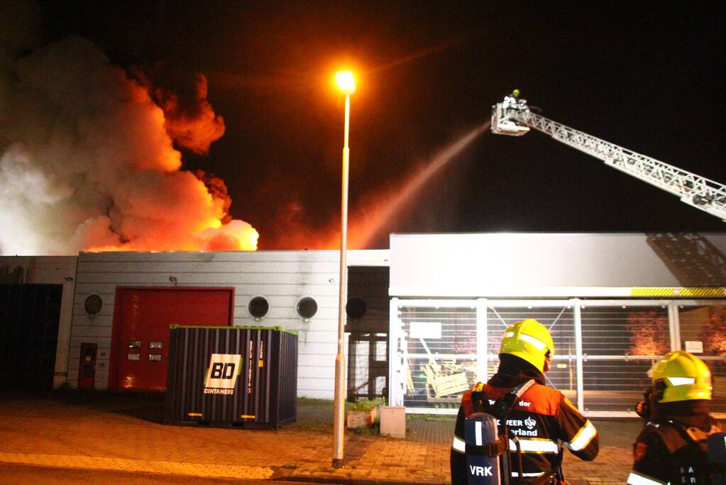 Uitslaande brand in industriepand