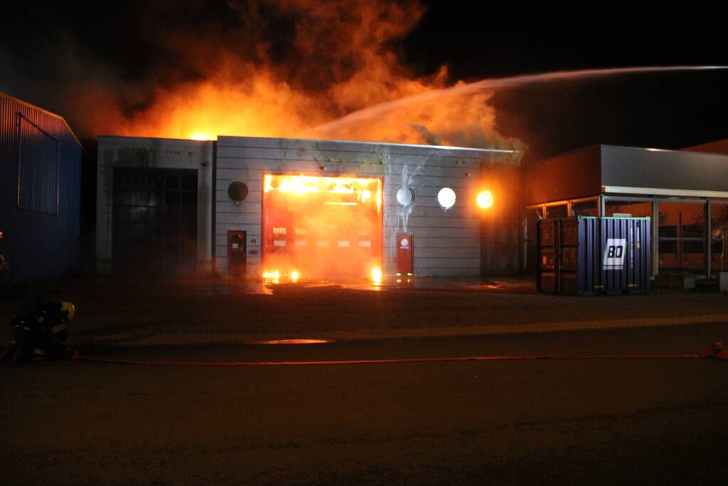 Uitslaande brand in industriepand