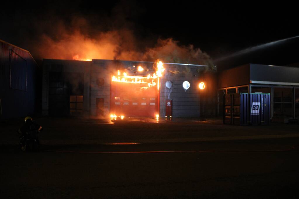 Uitslaande brand in industriepand