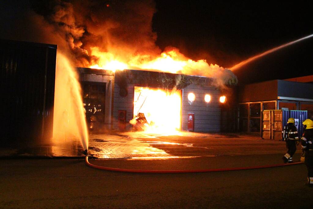 Uitslaande brand in industriepand