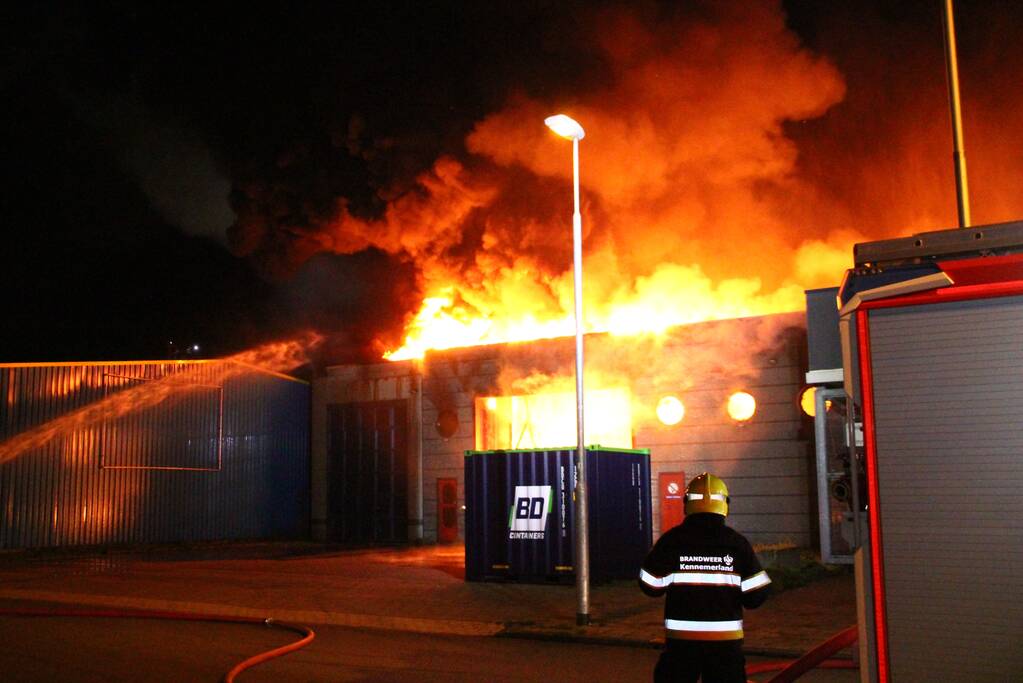 Uitslaande brand in industriepand