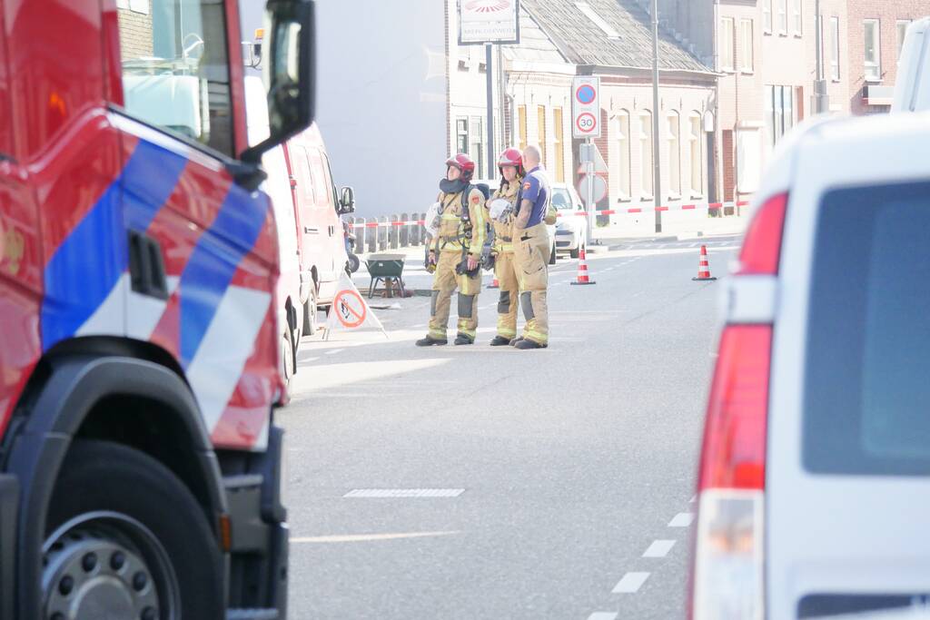 Straat afgesloten na lek in gasleiding