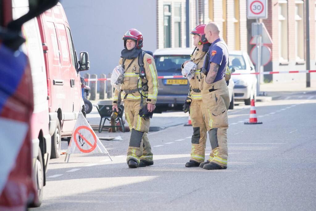 Straat afgesloten na lek in gasleiding