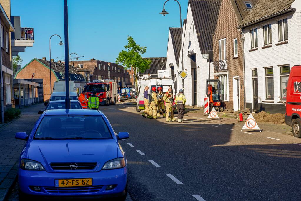 Straat afgesloten na lek in gasleiding
