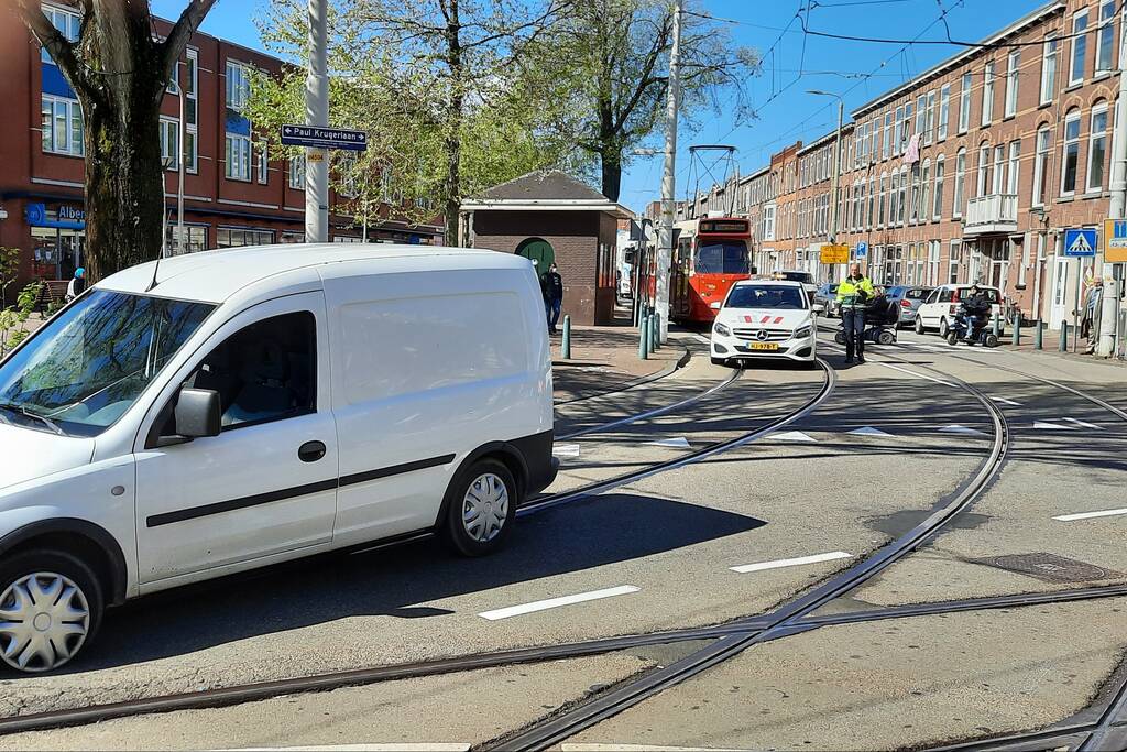 Fietser met gitaar gewond bij verkeersongeval