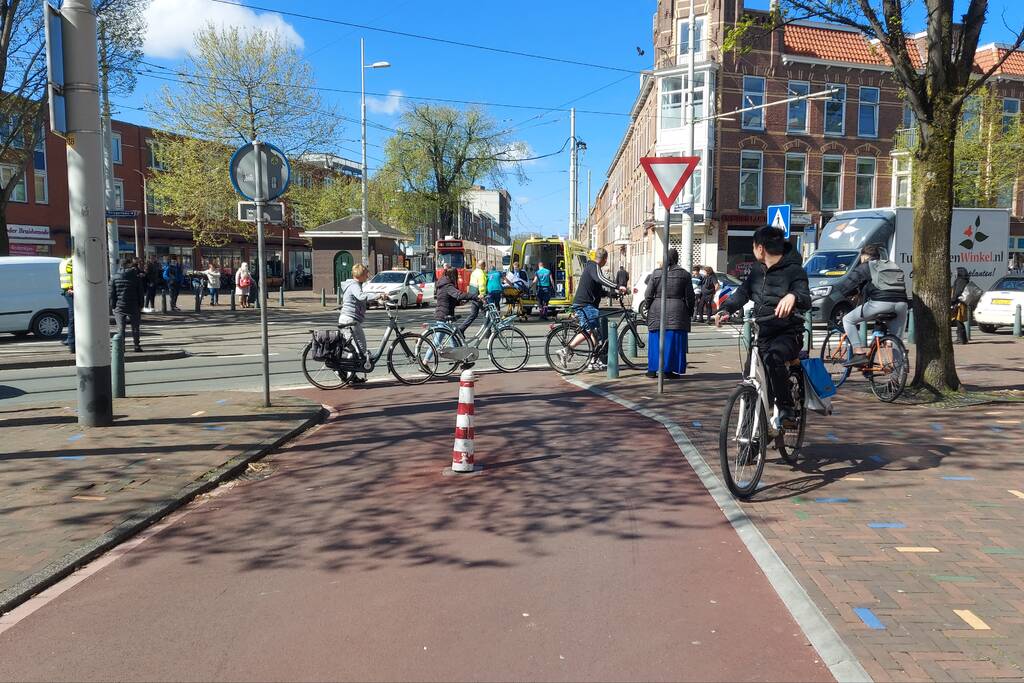 Fietser met gitaar gewond bij verkeersongeval