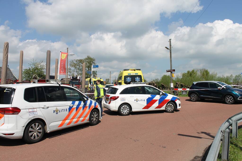 Brommerrijder zwaargewond bij verkeersongeval op kruising