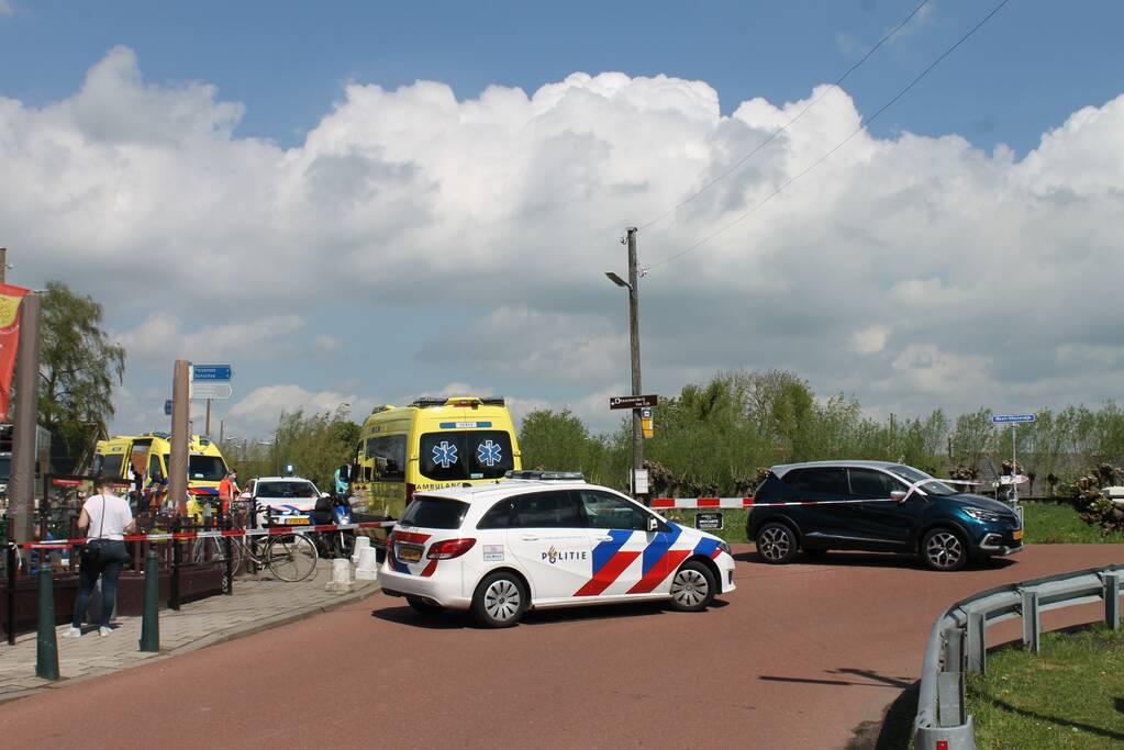 Brommerrijder zwaargewond bij verkeersongeval op kruising