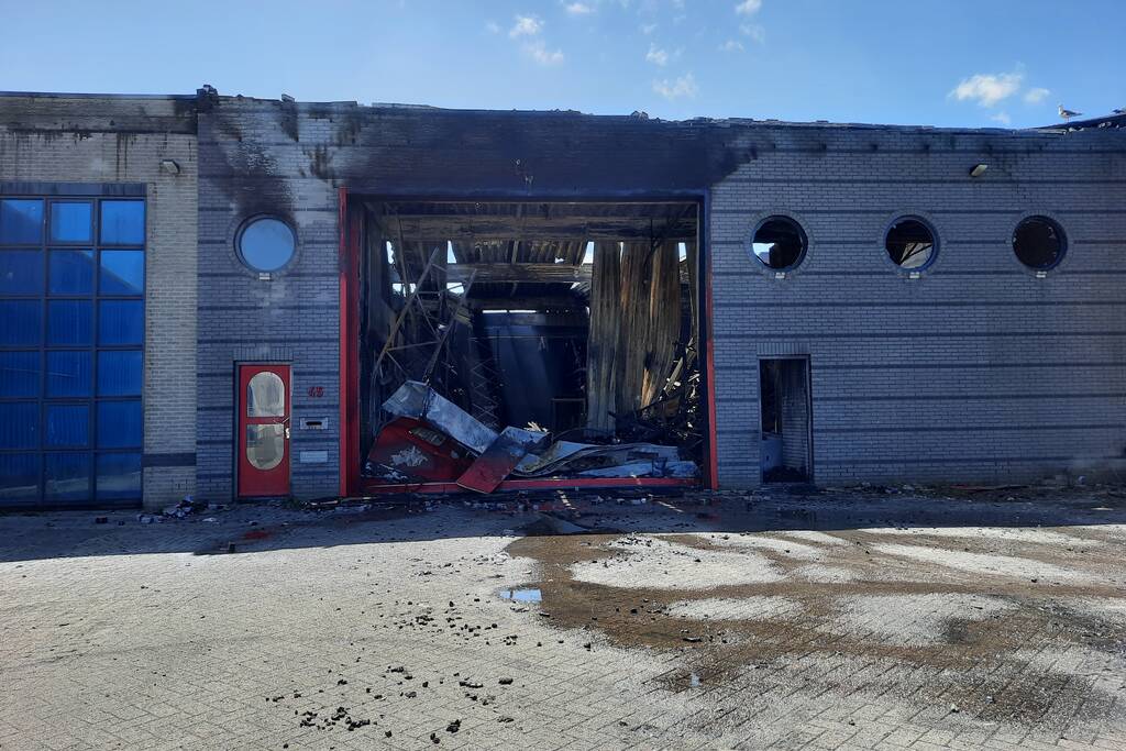 Schade grote brand garagebedrijf enorm
