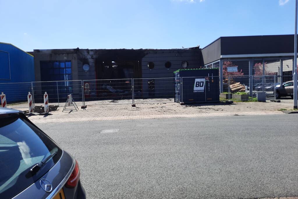 Schade grote brand garagebedrijf enorm