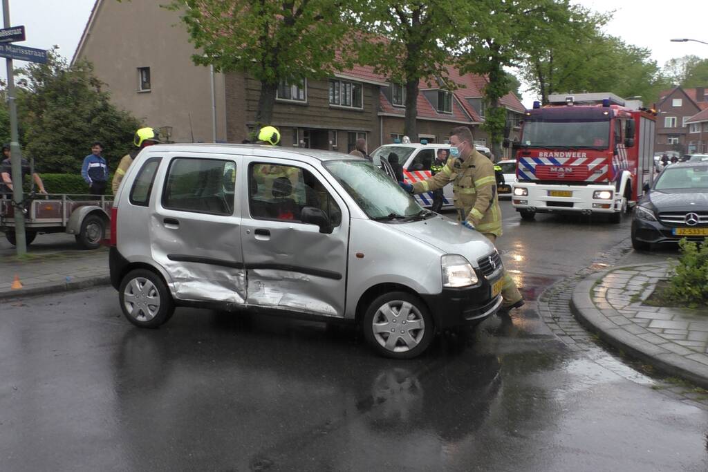 Flinke schade bij botsing op kruising