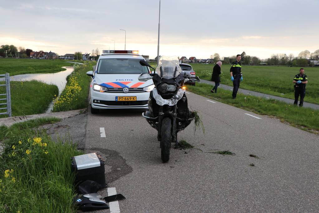 Motorrijder belandt in sloot