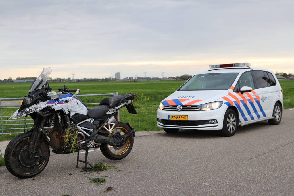 Motorrijder belandt in sloot