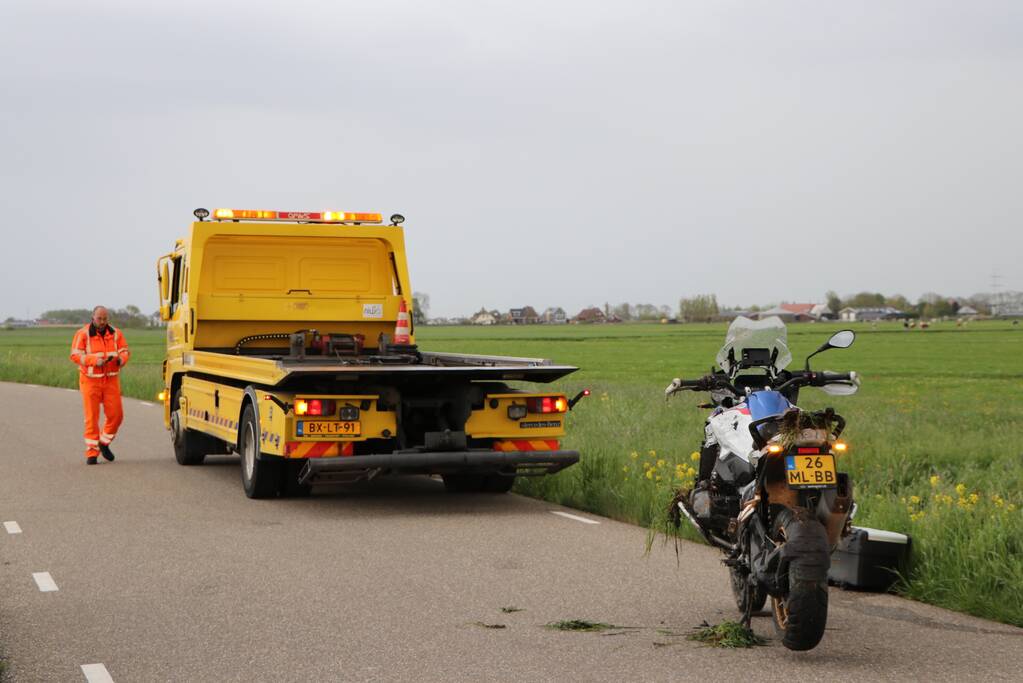 Motorrijder belandt in sloot