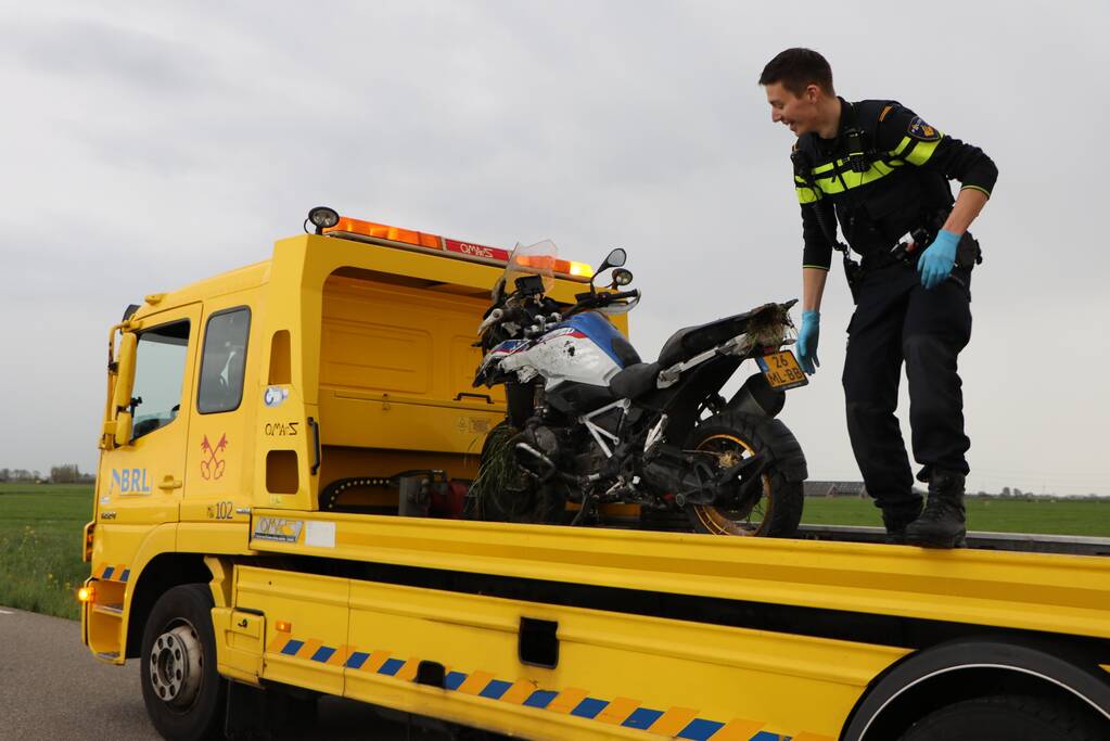 Motorrijder belandt in sloot