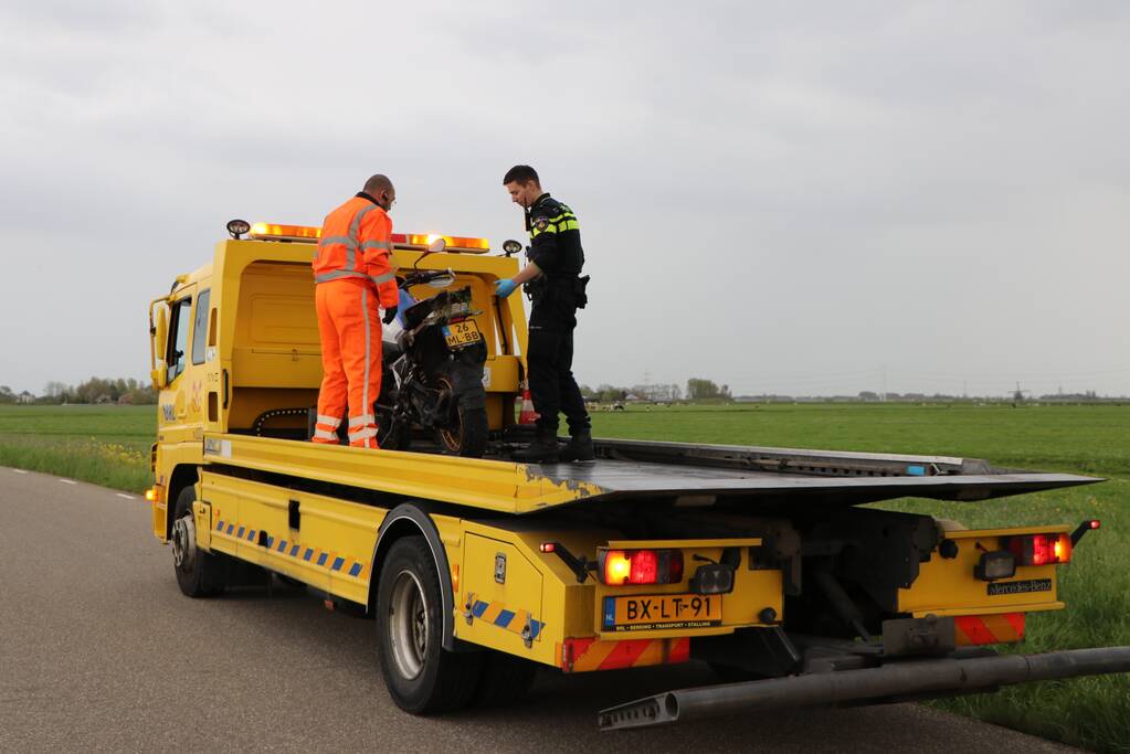 Motorrijder belandt in sloot