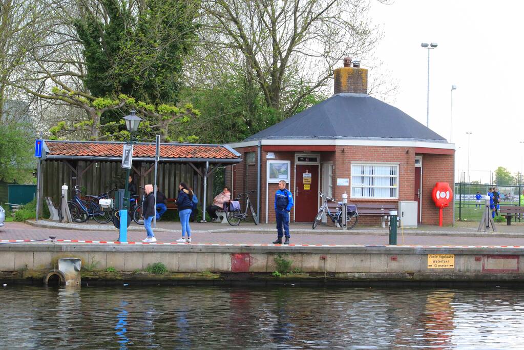 Scooter raakt te water bij ligplaats van watertaxi
