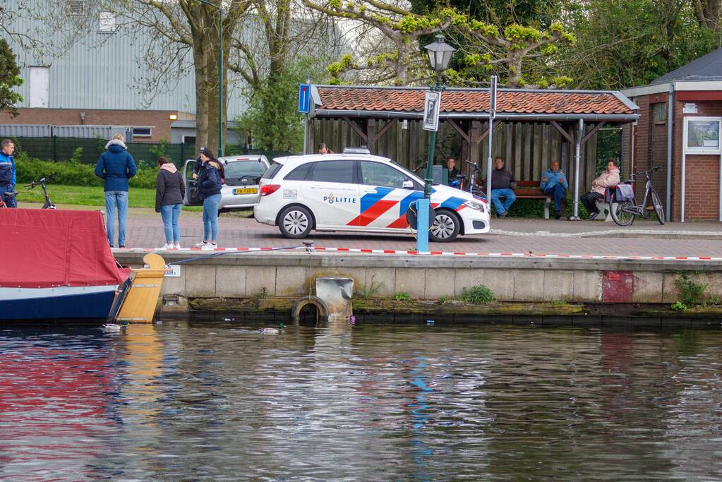 Scooter raakt te water bij ligplaats van watertaxi