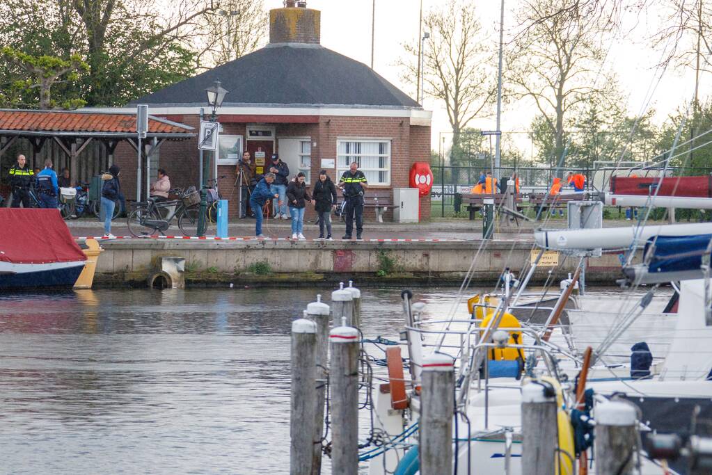Scooter raakt te water bij ligplaats van watertaxi