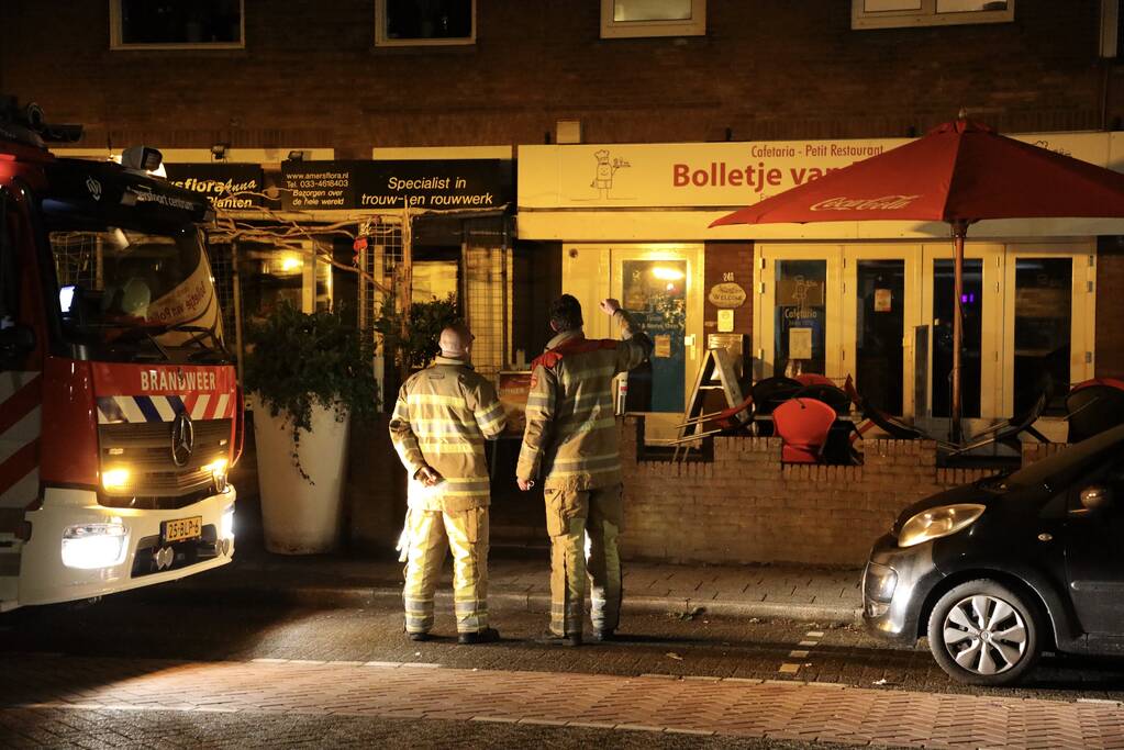 Brandweer doet onderzoek naar vreemde lucht in snackbar Bolletje van Polletje