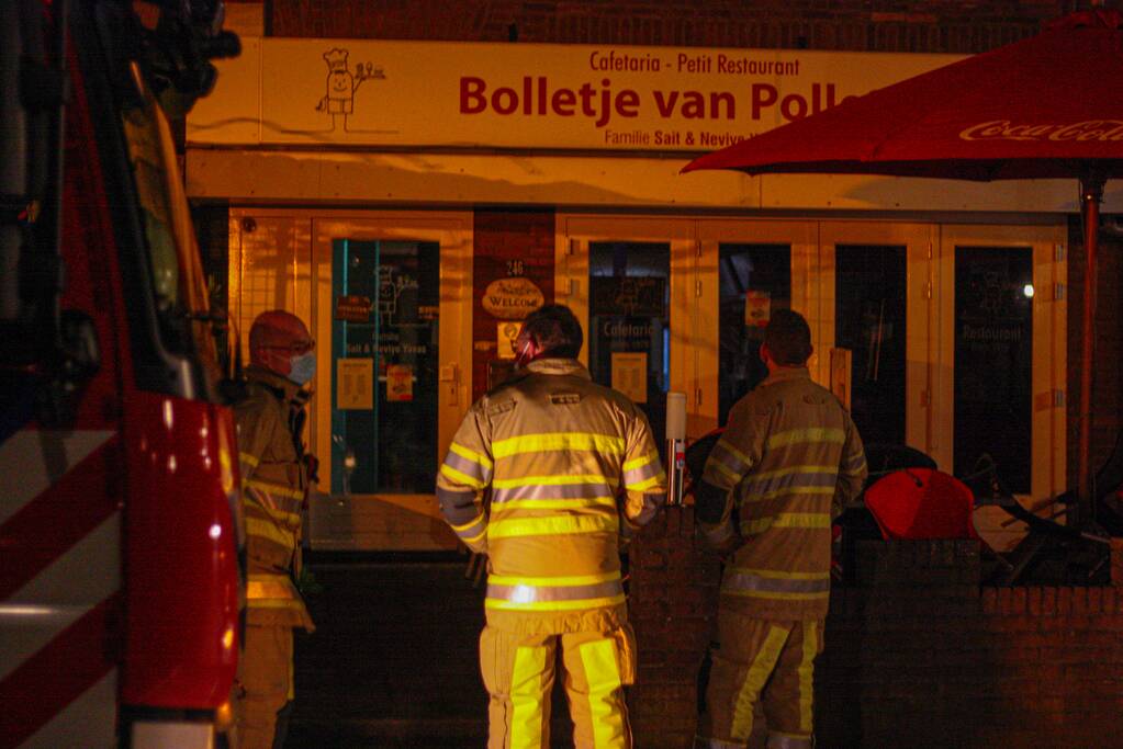 Brandweer doet onderzoek naar vreemde lucht in snackbar Bolletje van Polletje