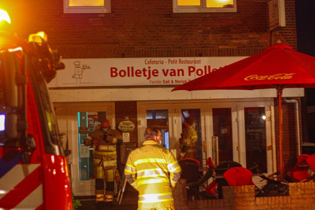 Brandweer doet onderzoek naar vreemde lucht in snackbar Bolletje van Polletje