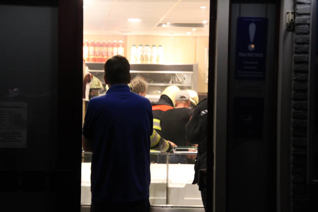 Brandende bakplaat in snackbar veroorzaakt schade