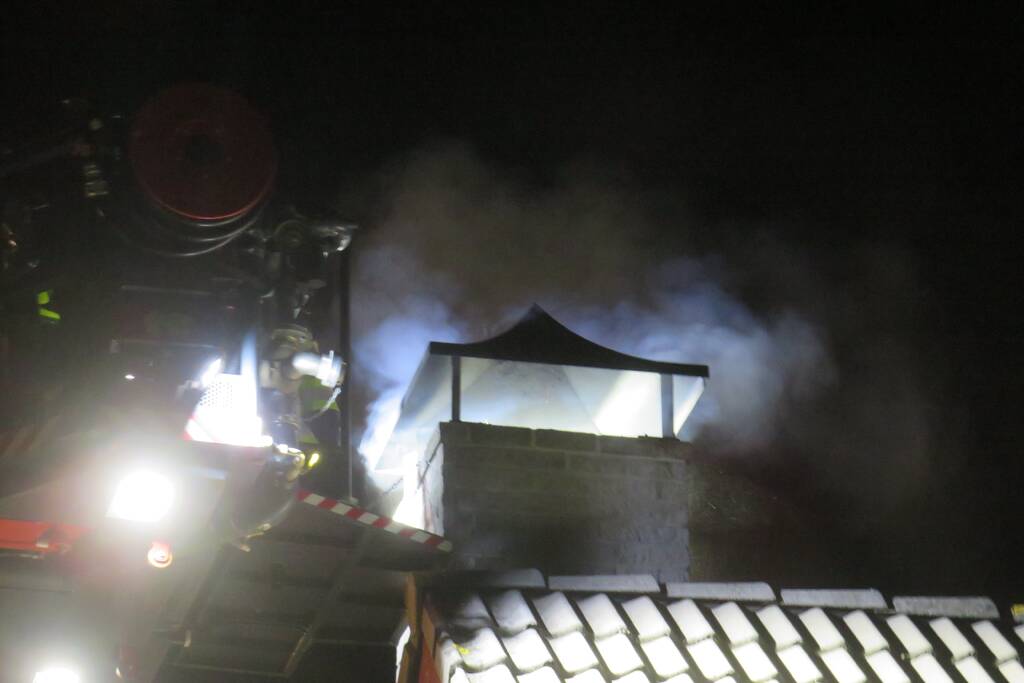 Schoorsteenbrand snel onder controle