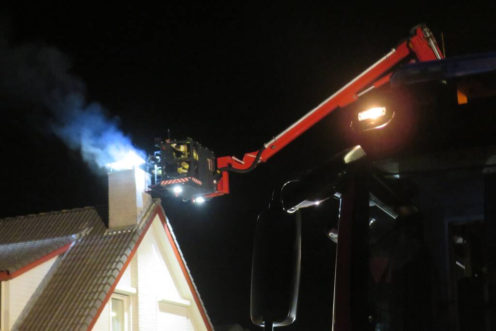 Schoorsteenbrand snel onder controle