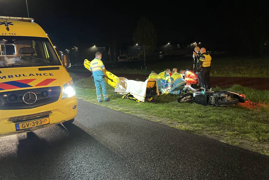 Scooterrijder ernstig gewond bij eenzijdig verkeersongeval