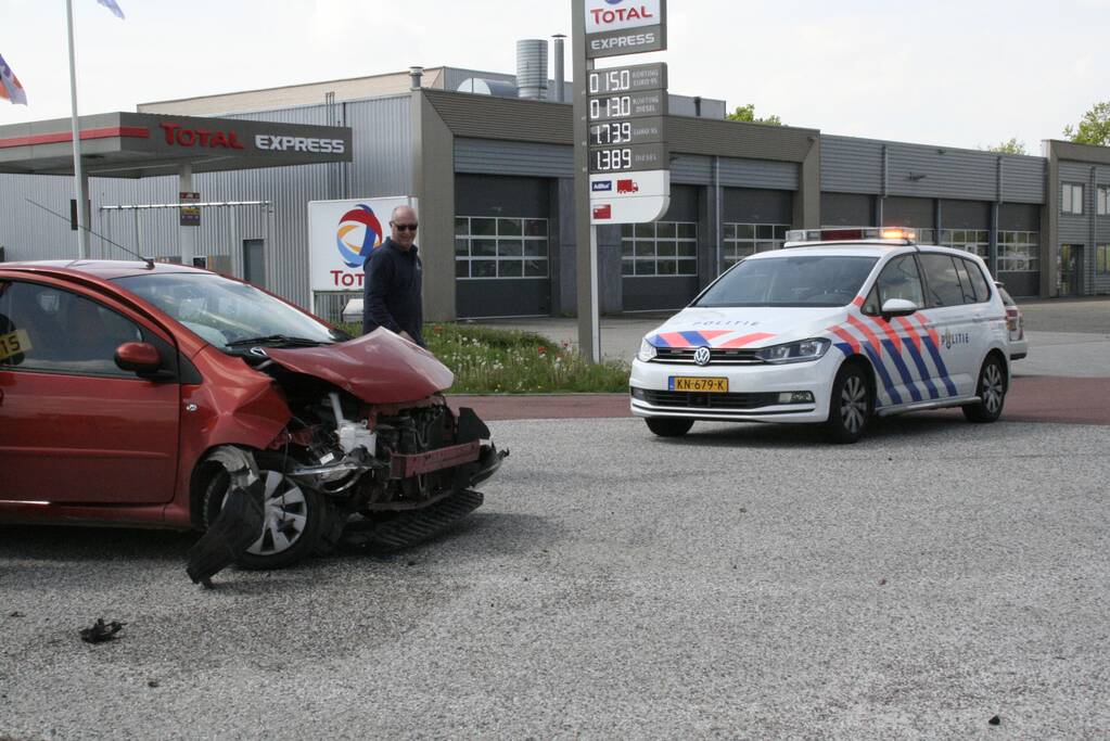 Flinke schade bij botsing op kruising