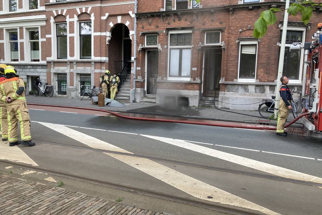 Veel rook door brand in kelder van woning