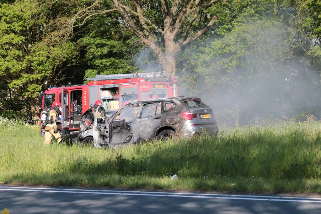Auto volledig uitgebrand