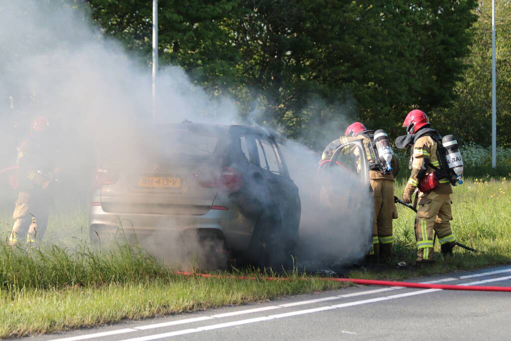 Auto volledig uitgebrand