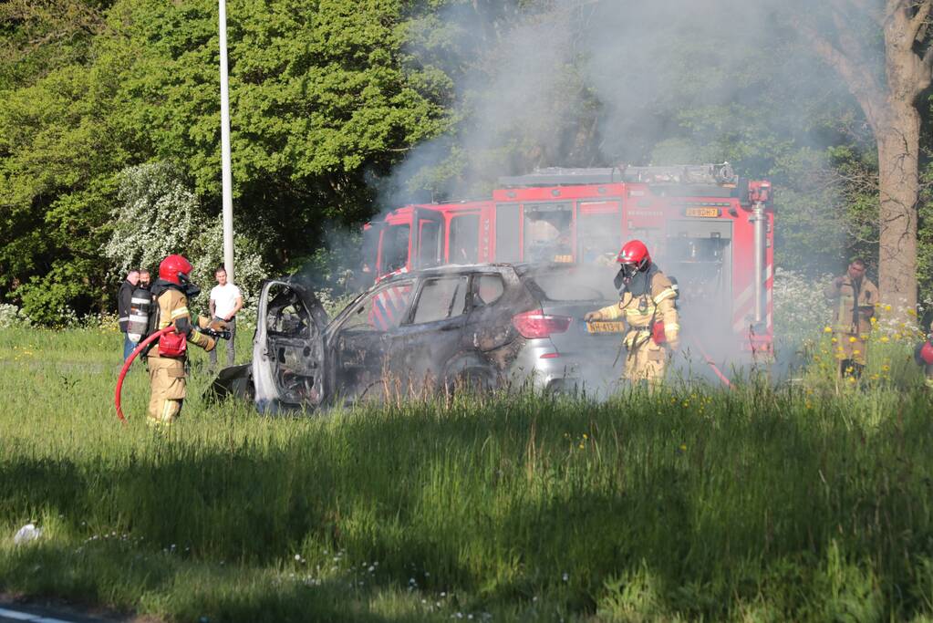 Auto volledig uitgebrand