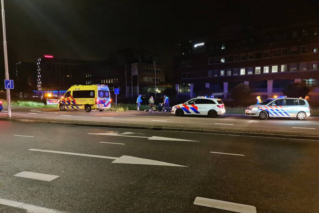 Twee scooterrijders gewond door frontale botsing