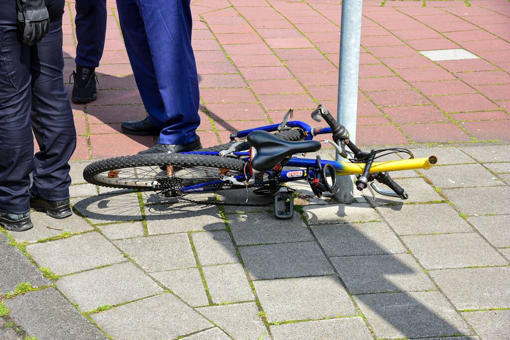 Fietster gewond door botsing met personenauto