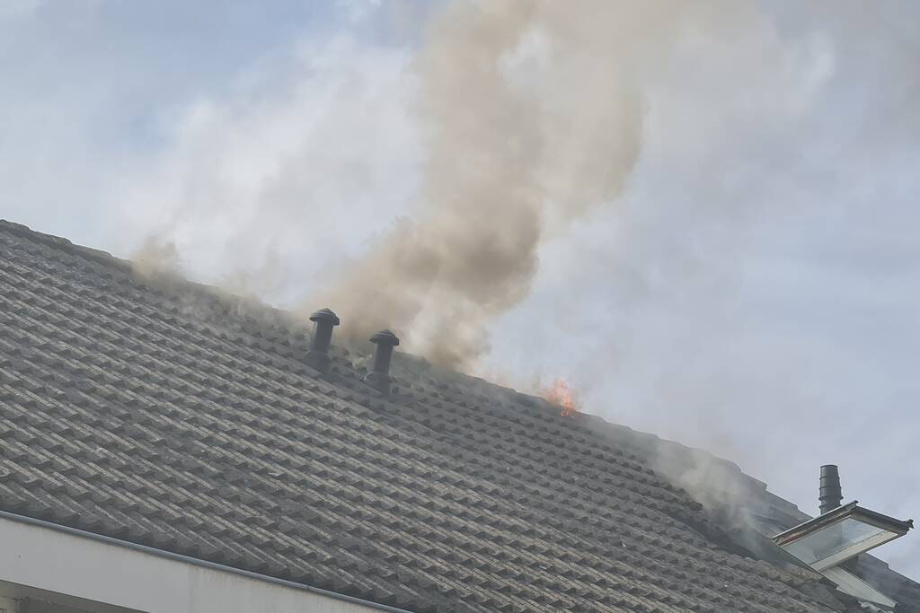 Brand op dak ontstaan door dak werkzaamheden
