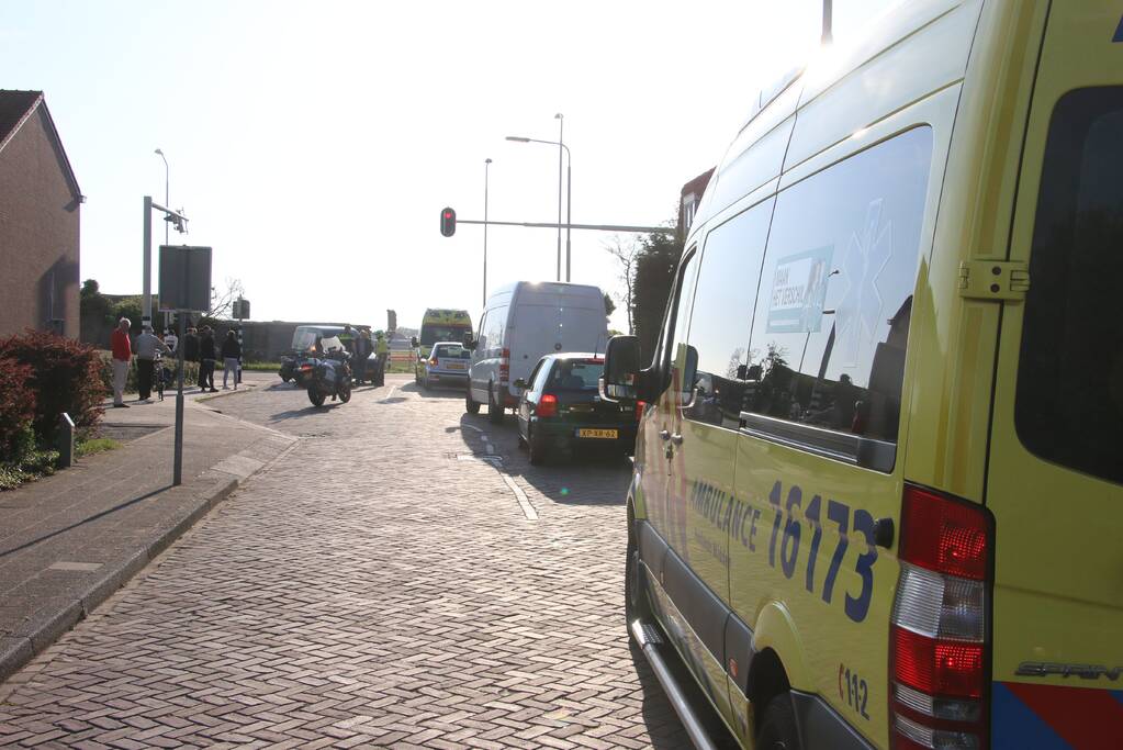 Scooterrijder gewond bij botsing met bestelbus