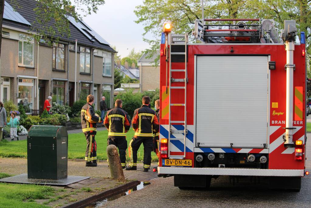 Brandweer doet onderzoek naar vreemde lucht bij meerdere woningen